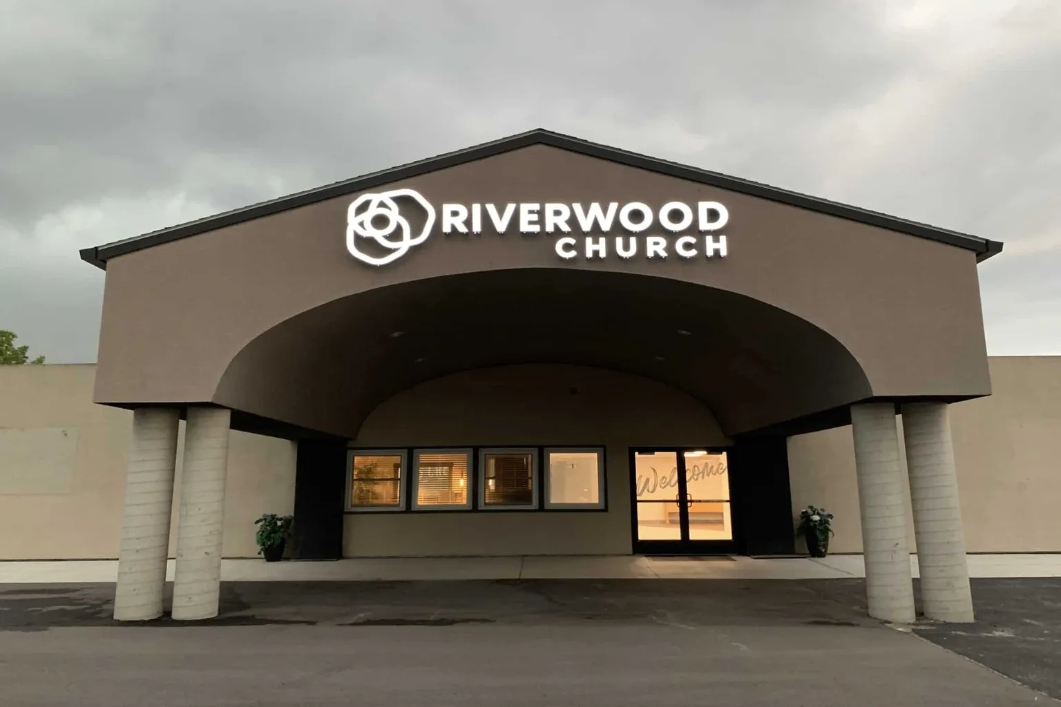 Riverwood Church in Waverly, Iowa