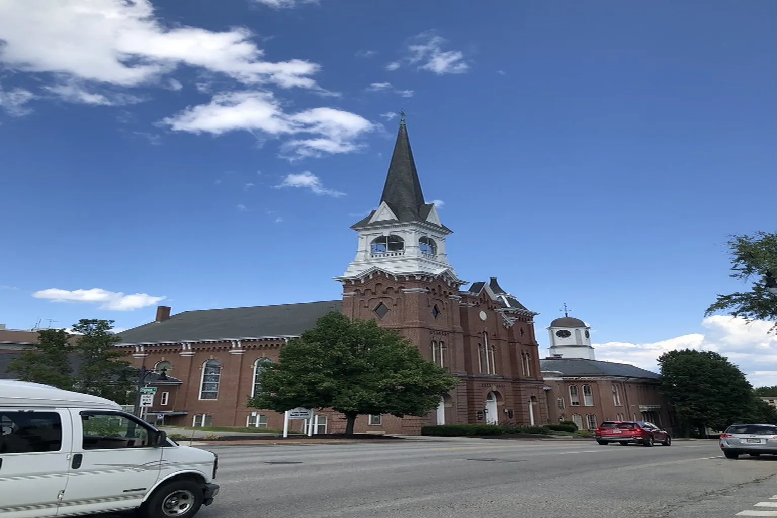 Court Street Baptist Church in Auburn, Maine