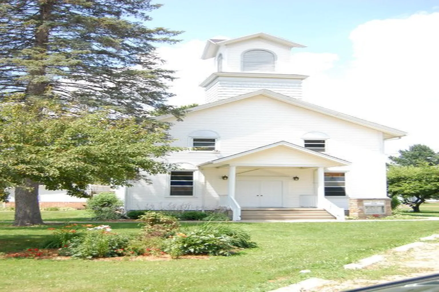 Onondaga Community Church in Onondaga, Michigan