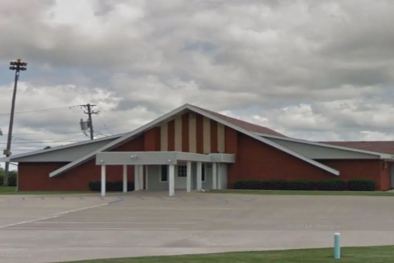 Logan Street Church Of Christ in Moberly, Missouri