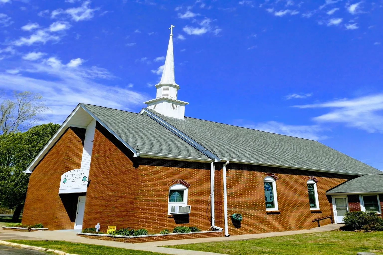 Oakland Baptist Church in Springfield, Tennessee